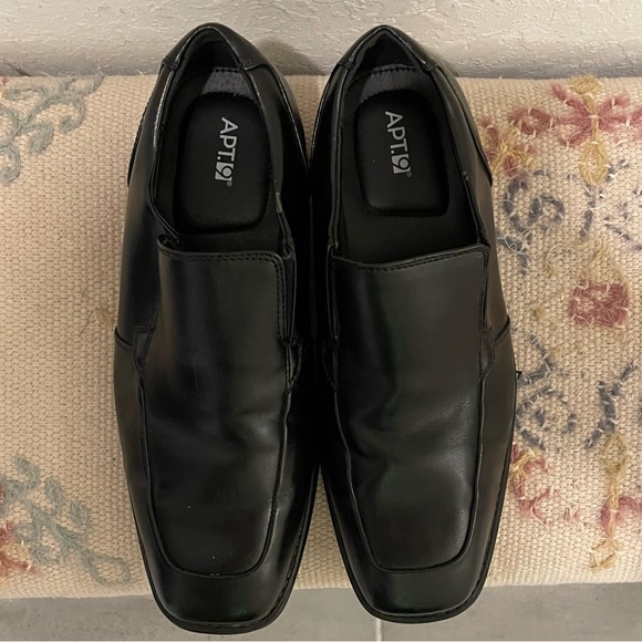Apt. 9 Men's Sleek Black Slip-On Loafers - Picture 5 of 7